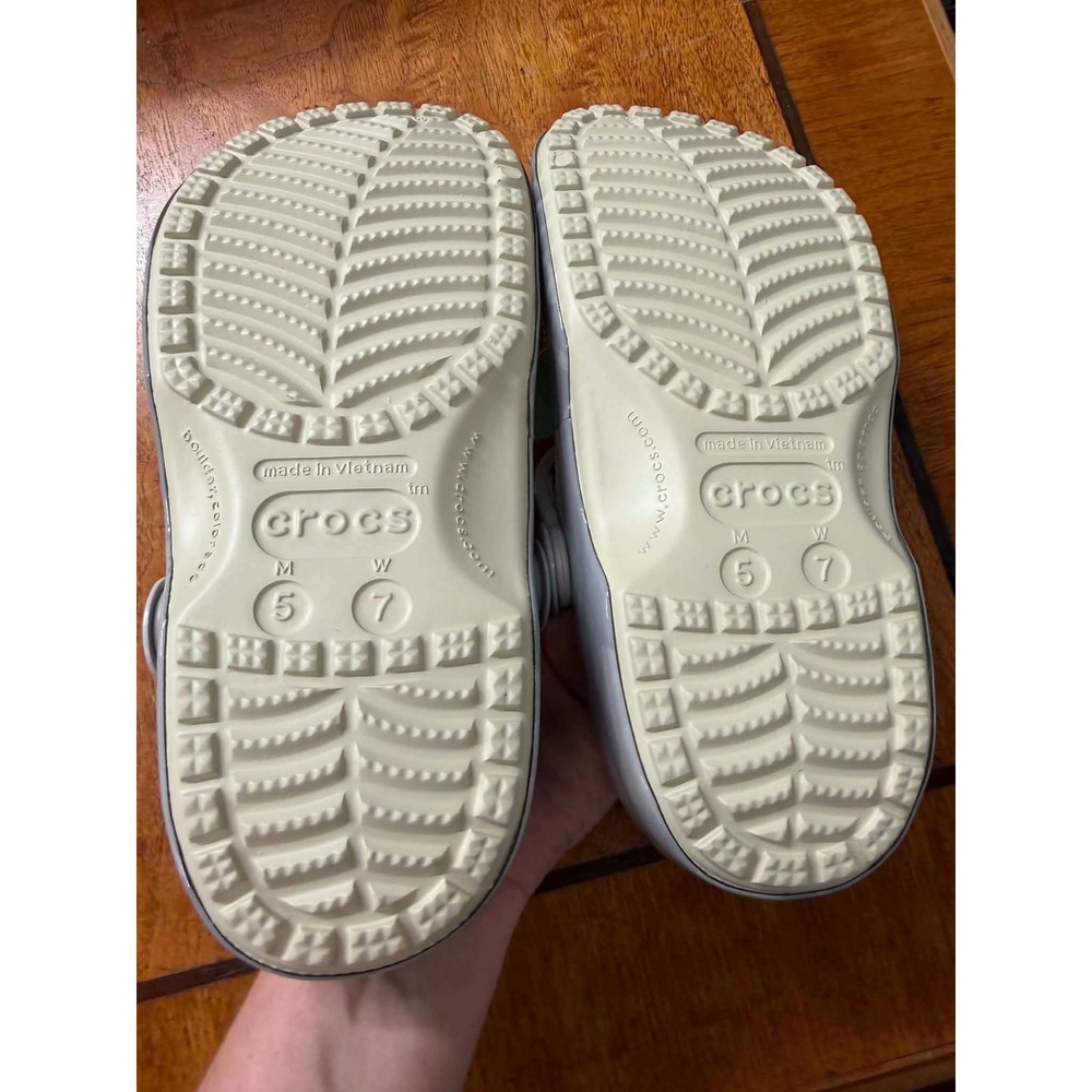Crocs Star Wars The Mandalorian Grogu Baby Yoda Clogs Bone Grey Mens 5 Womens 7 - Picture 8 of 11